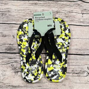 NWT REI Black and Yellow Sporty Flip Flops Unisex Kids’ Size 5